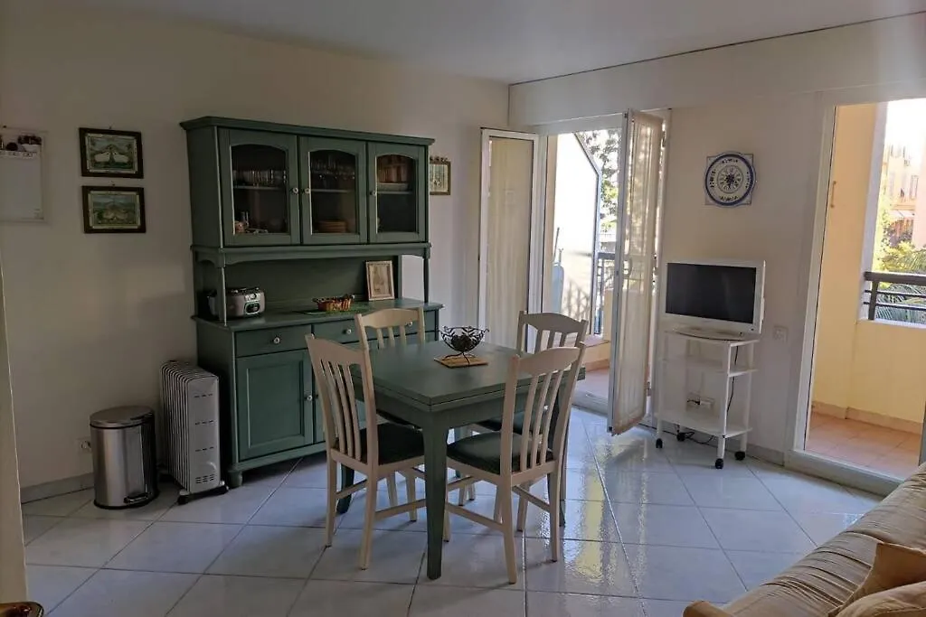 Havre de paix en plein centre ville, 4 couchages Menton 0*,  France