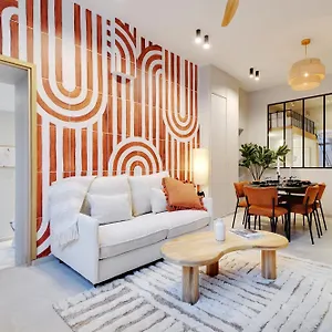 Superbe Appartement- 7p- Sacre Coeur Ramey I , Paris France